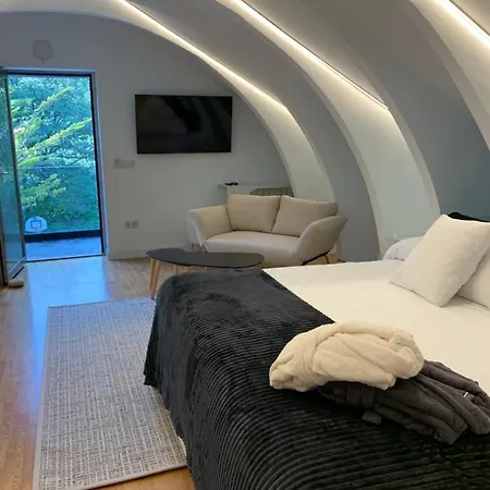 Lodge Espejo De Soledades Vigo de Sanabria