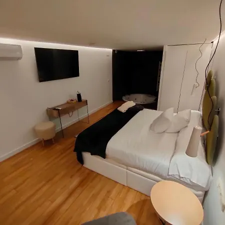 Lodge Espejo De Soledades Vigo de Sanabria