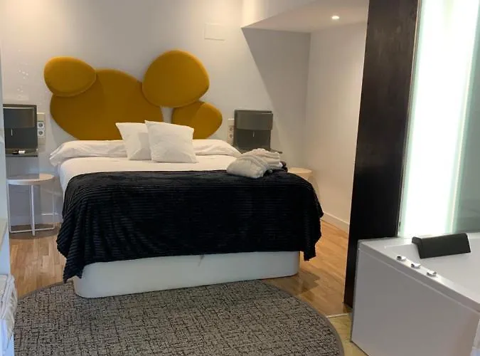 Lodge Espejo De Soledades Vigo de Sanabria