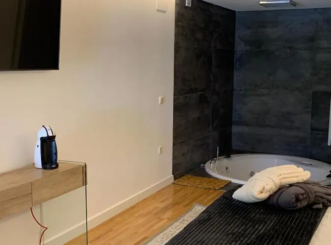 Lodge Espejo De Soledades Vigo de Sanabria